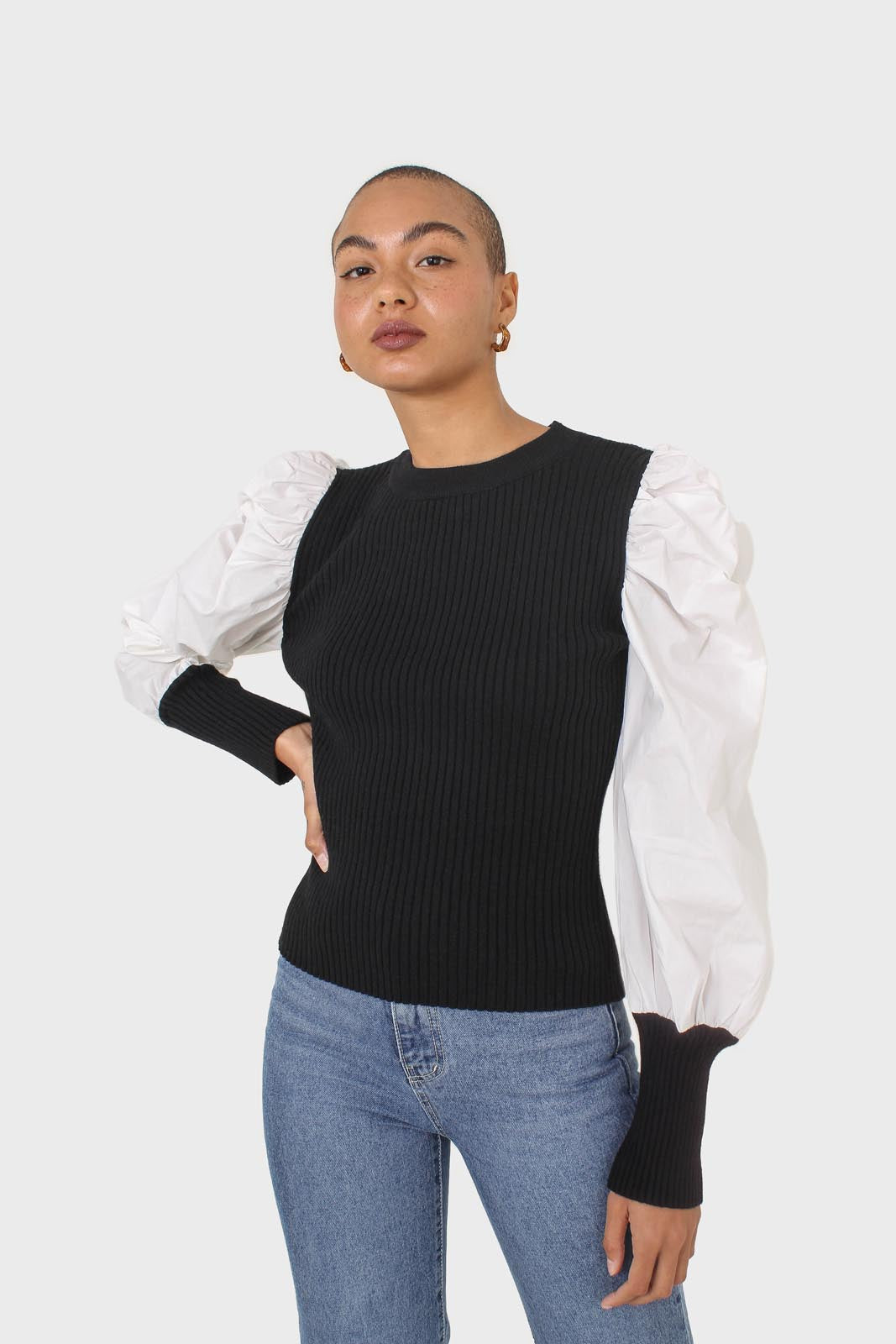 Black knit and white contrast puff sleeved top_5