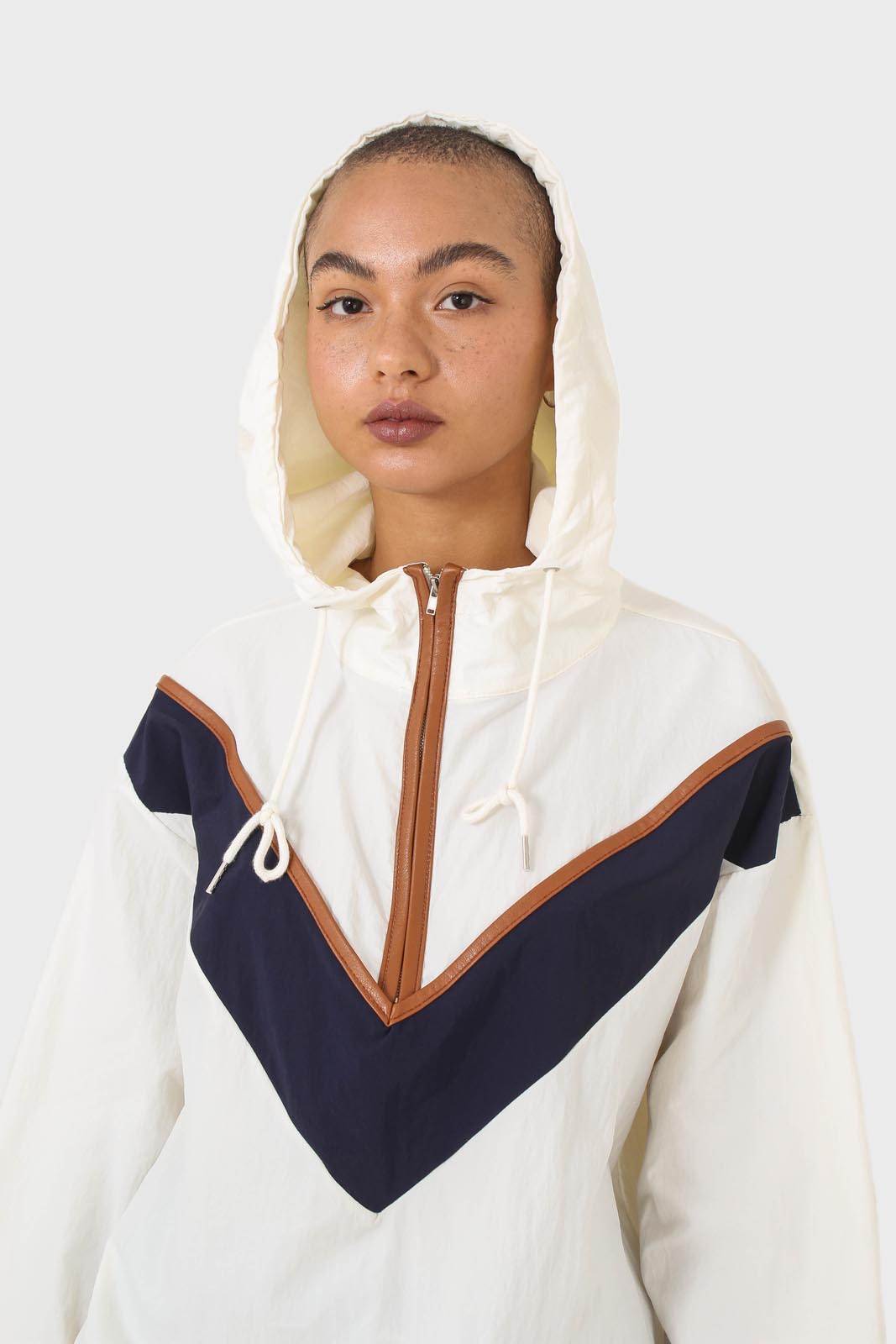 Ivory and navy V color block windbreaker_5