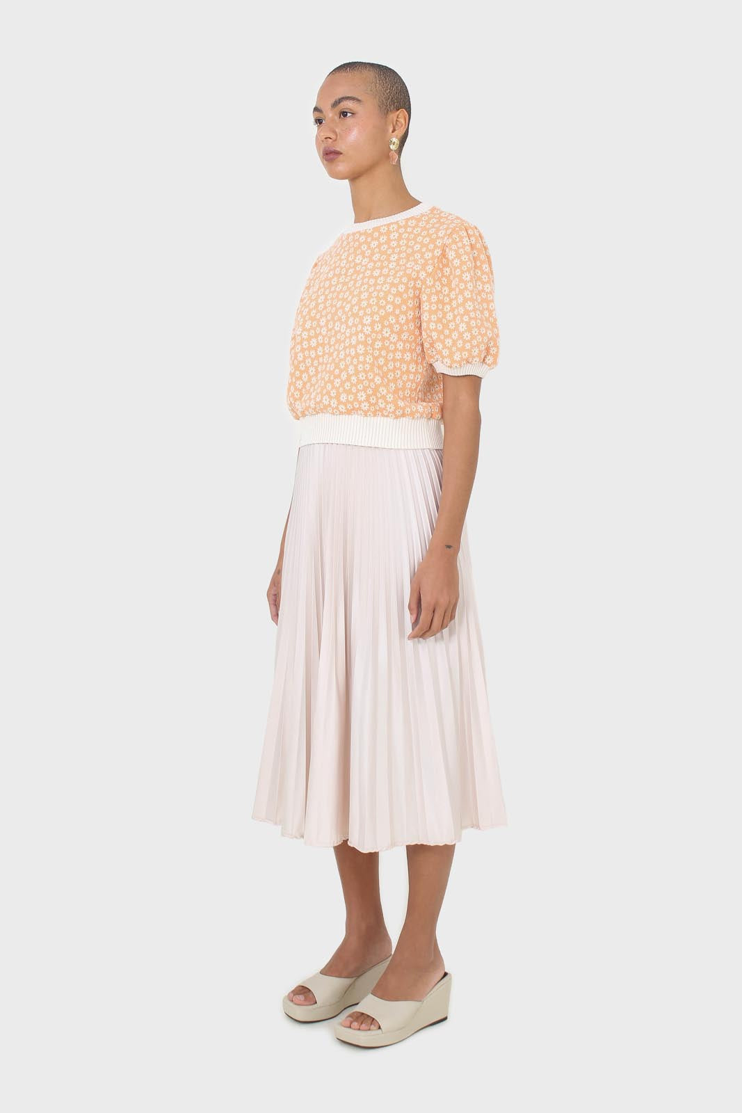Orange and white daisies short puff sleeved top_6