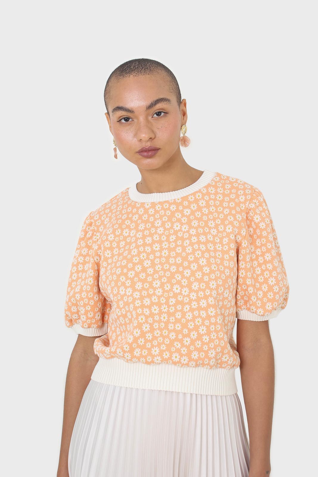 Orange and white daisies short puff sleeved top_1