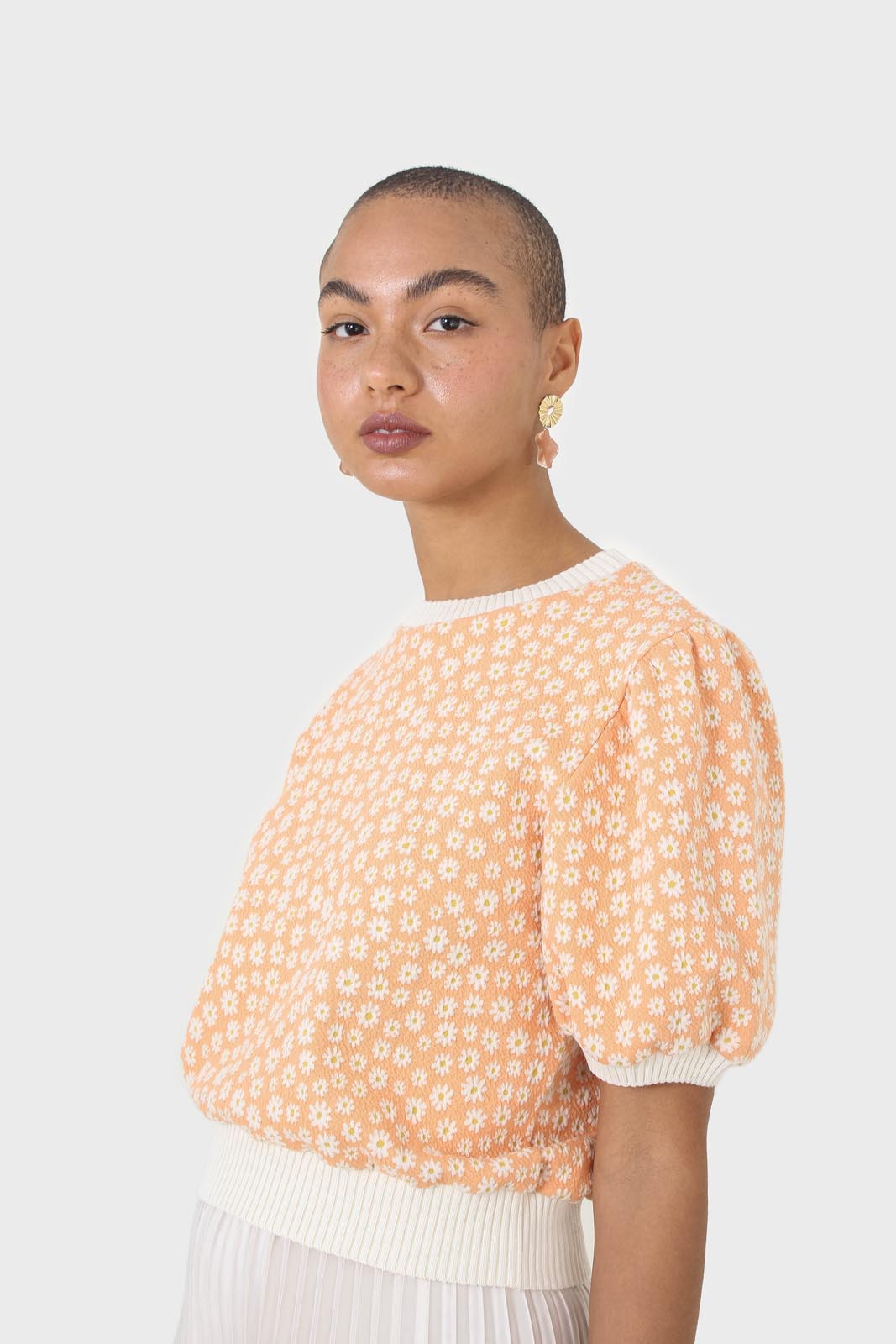 Orange and white daisies short puff sleeved top_4