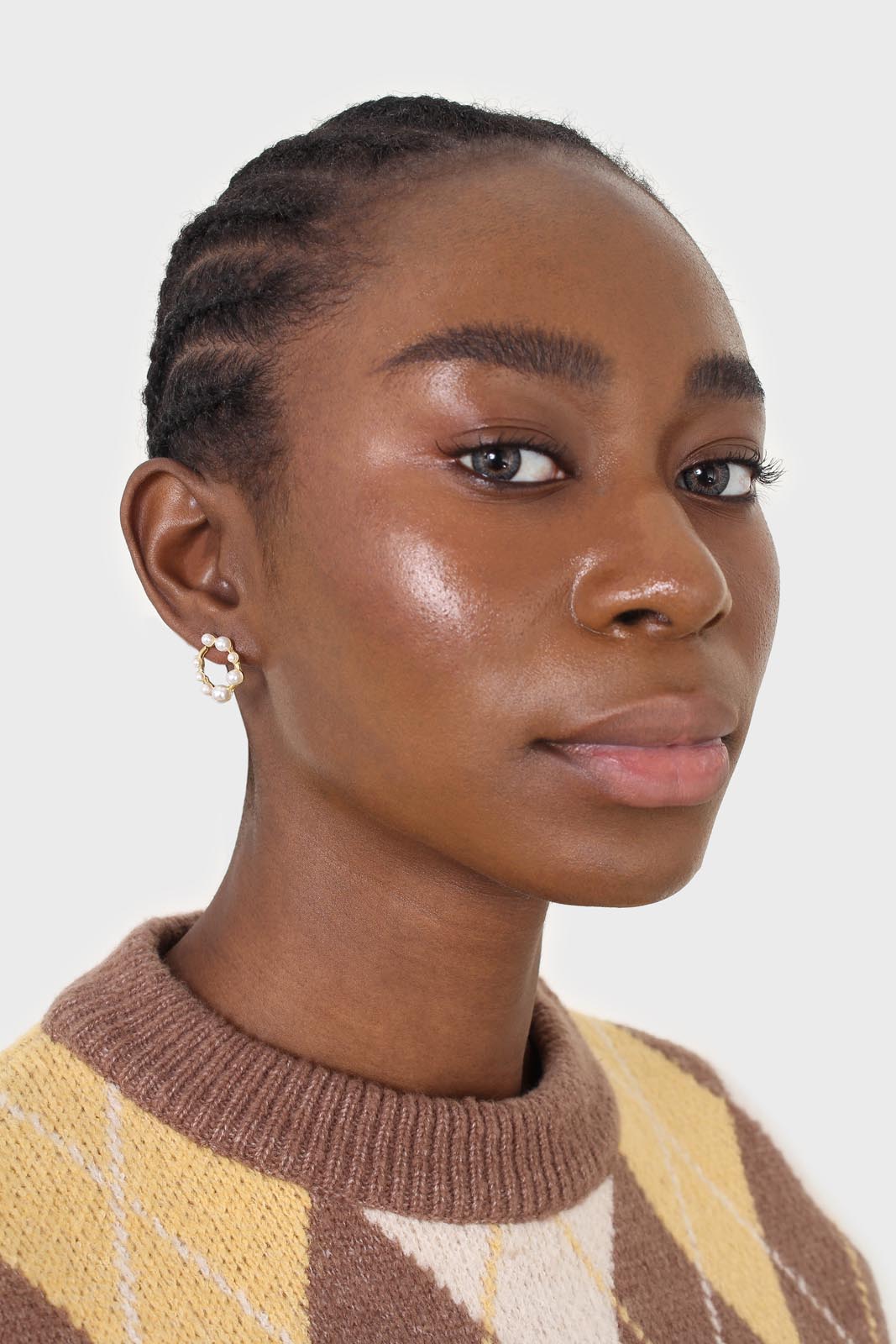 Gold dot pearls earrings_4