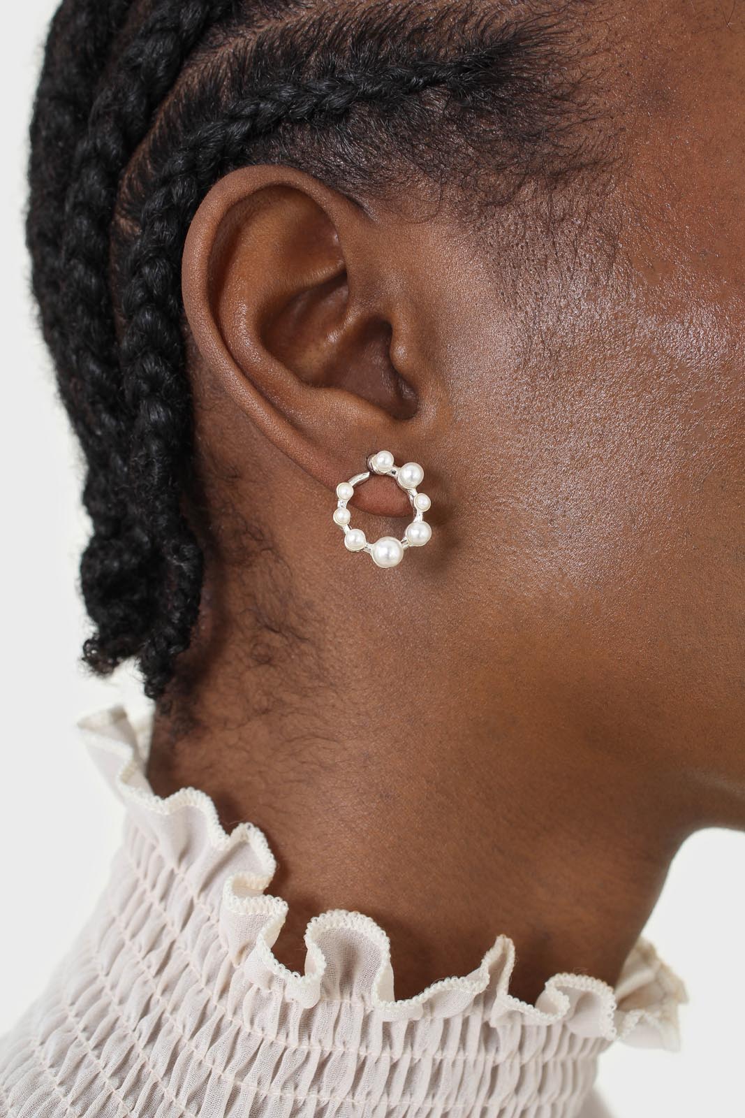 Silver dot pearls earrings_2