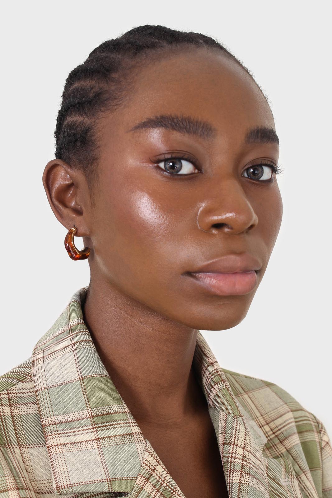 Gold and tortoise stud hoop earrings_4