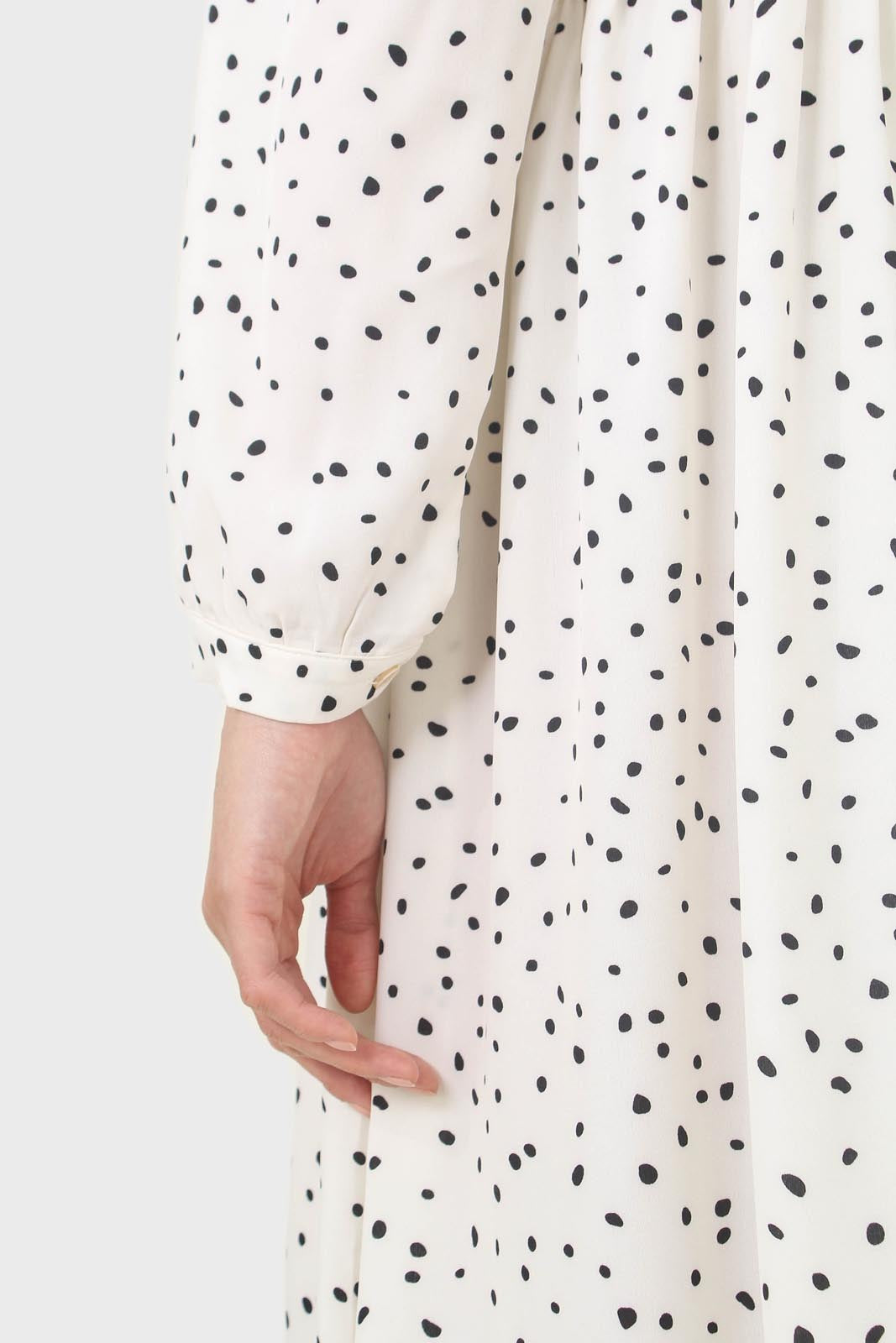 Ivory and black polka dot decorative collar dress_11