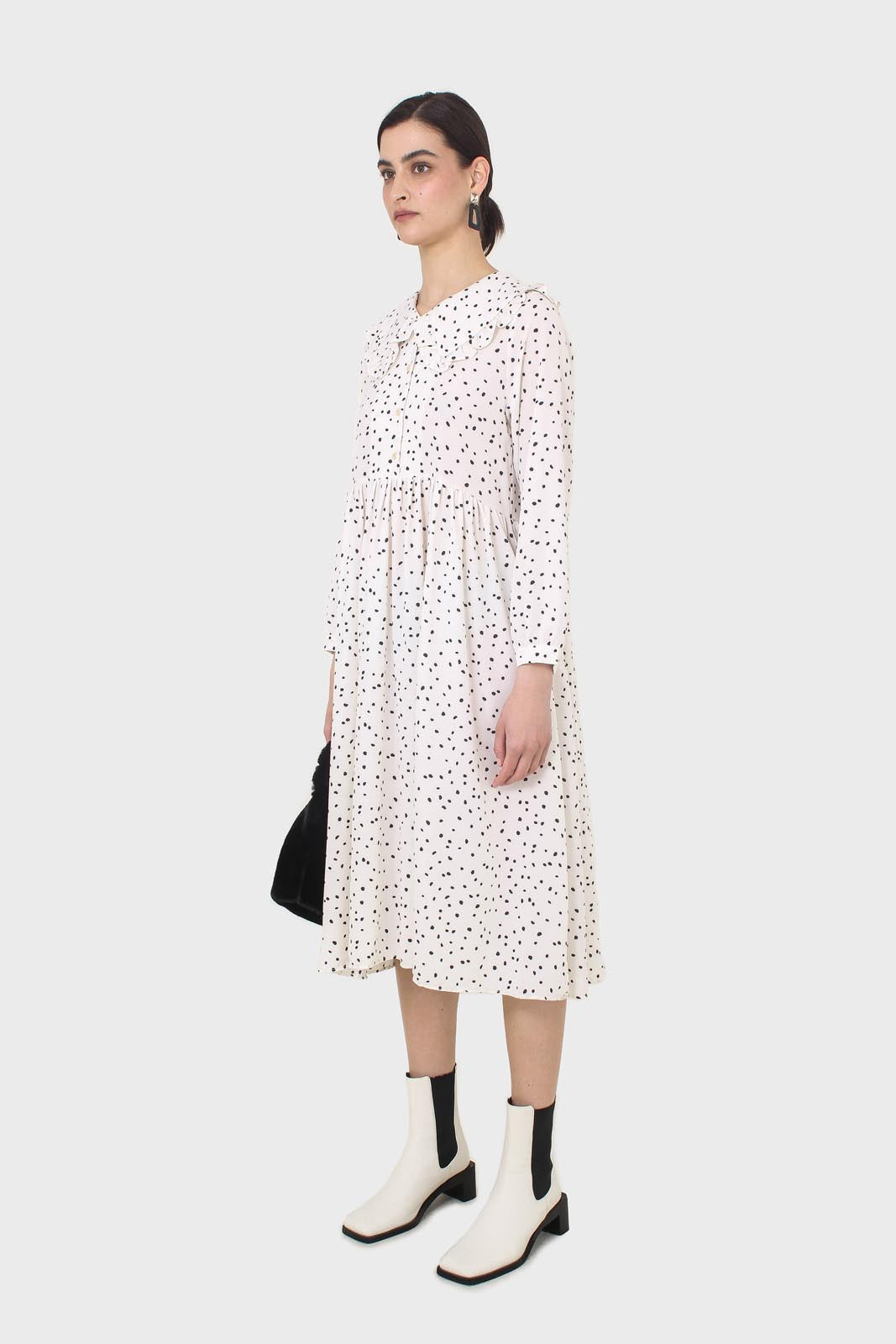 Ivory and black polka dot decorative collar dress_4
