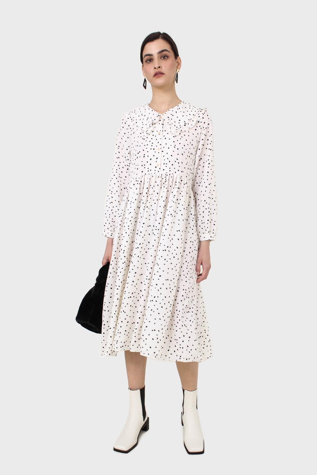 Ivory and black polka dot decorative collar dress_5