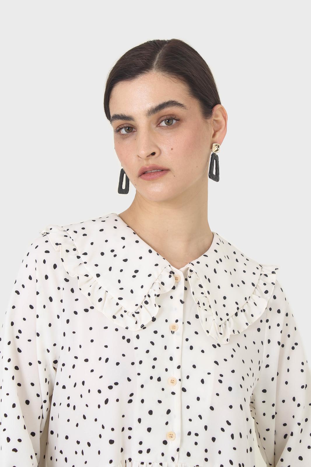 Ivory and black polka dot decorative collar dress_8