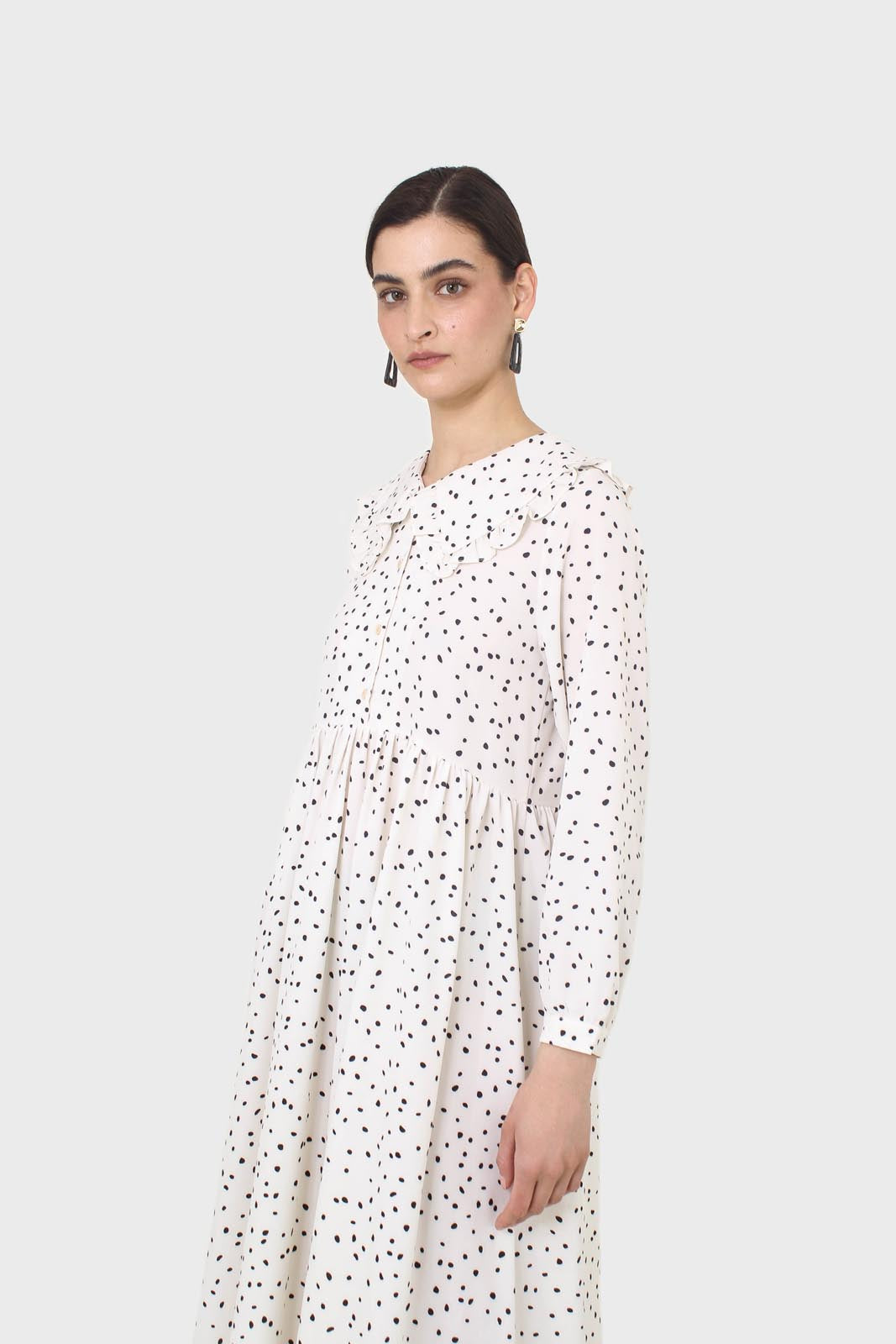 Ivory and black polka dot decorative collar dress_9