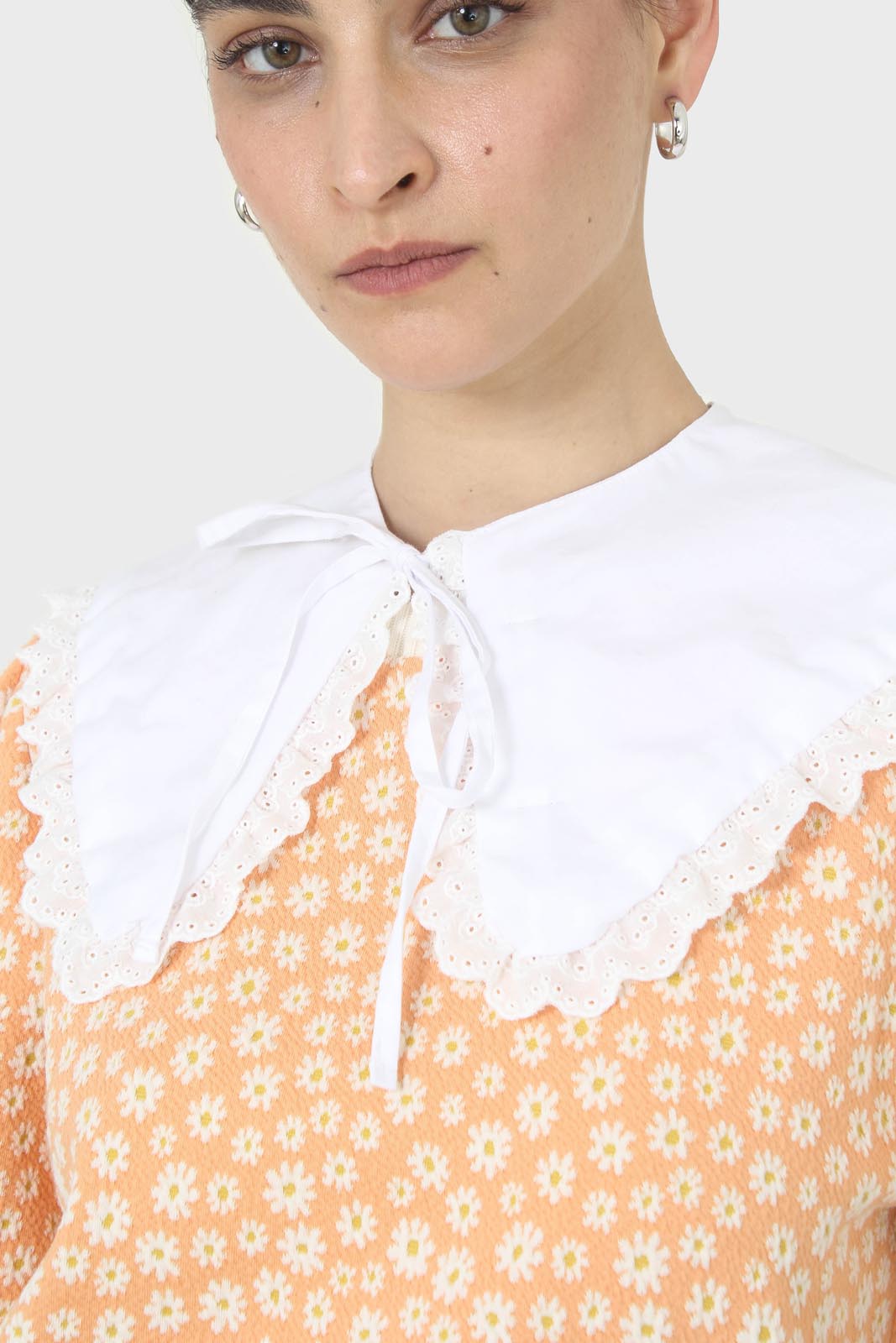 White eyelet trim detachable collar_2