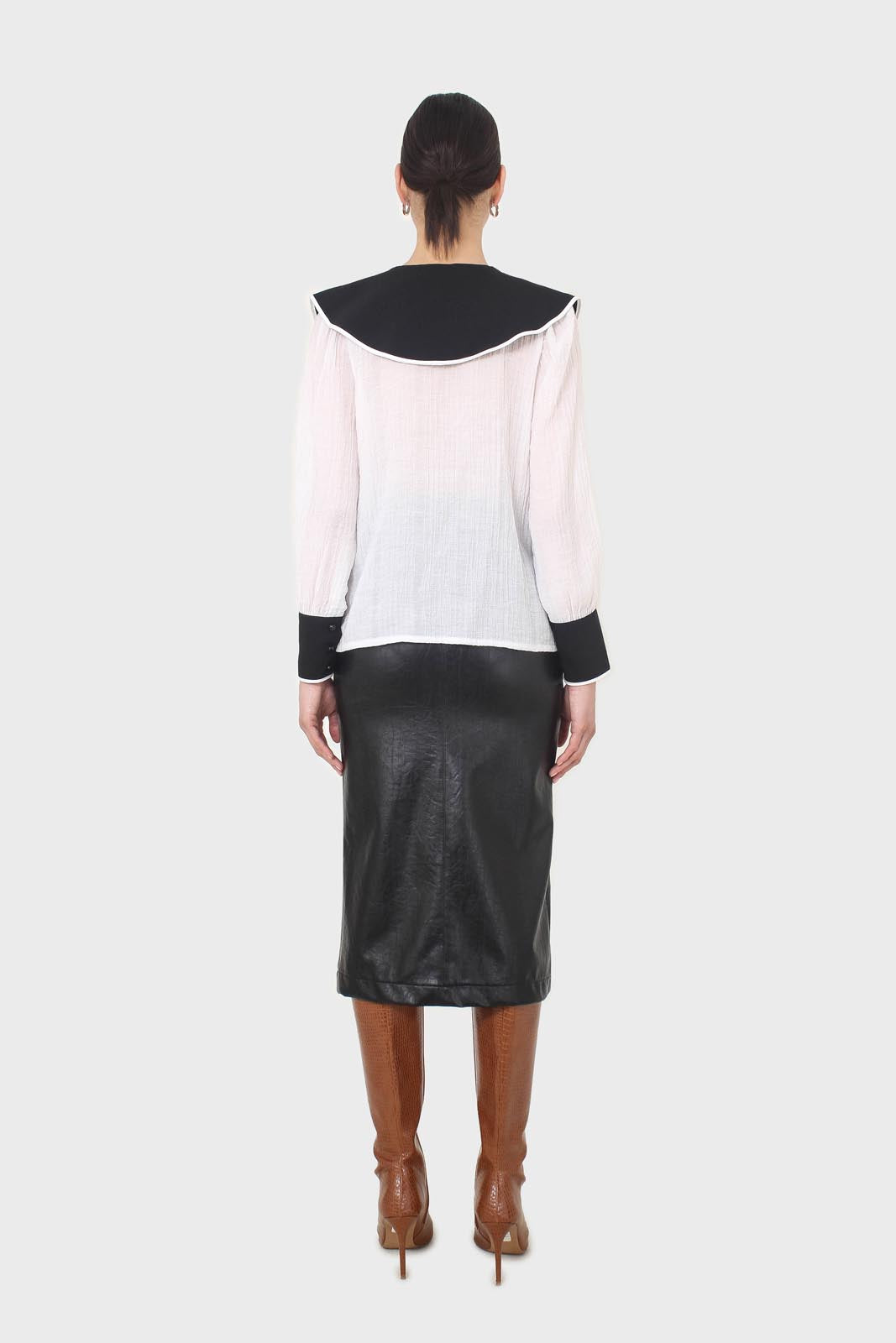 Ivory and black oversized pointed collar blouse_5