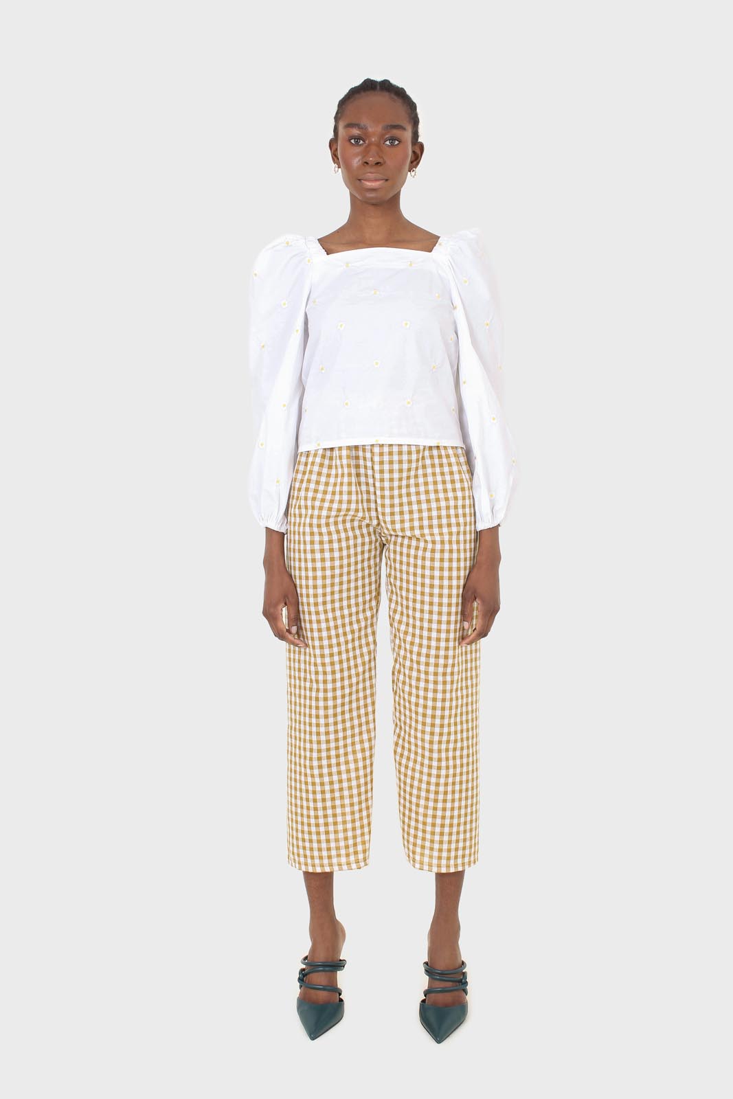 White daisy embroidered top_3