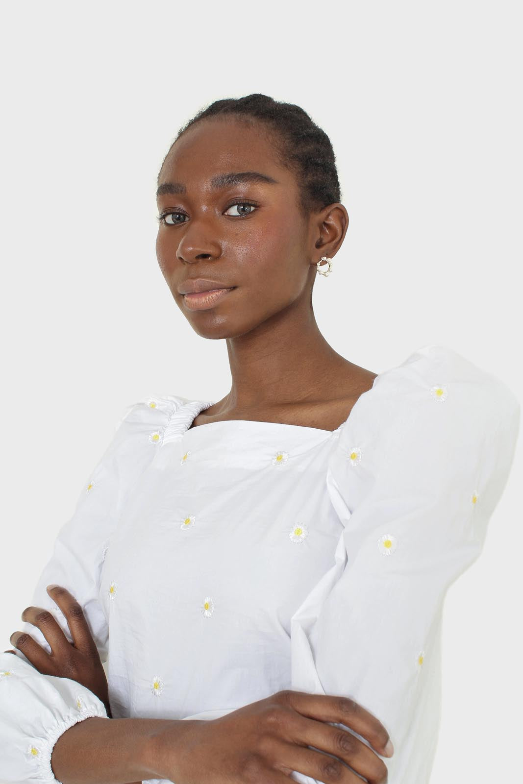 White daisy embroidered top_7