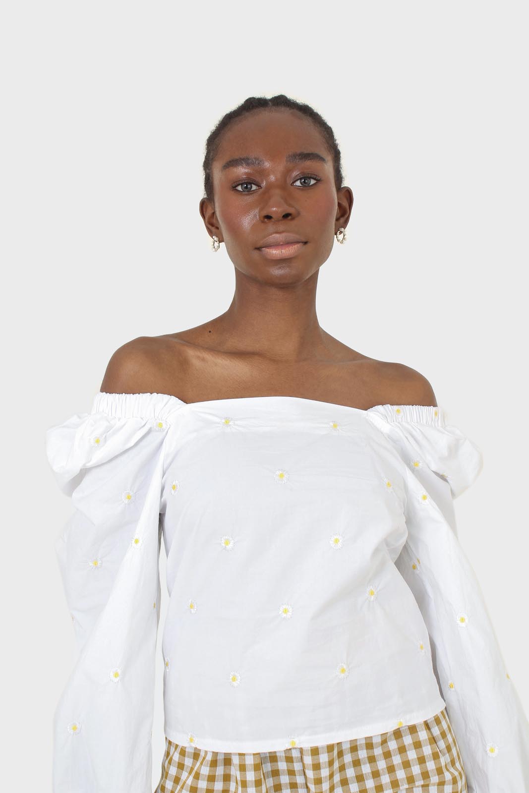 White daisy embroidered top_9