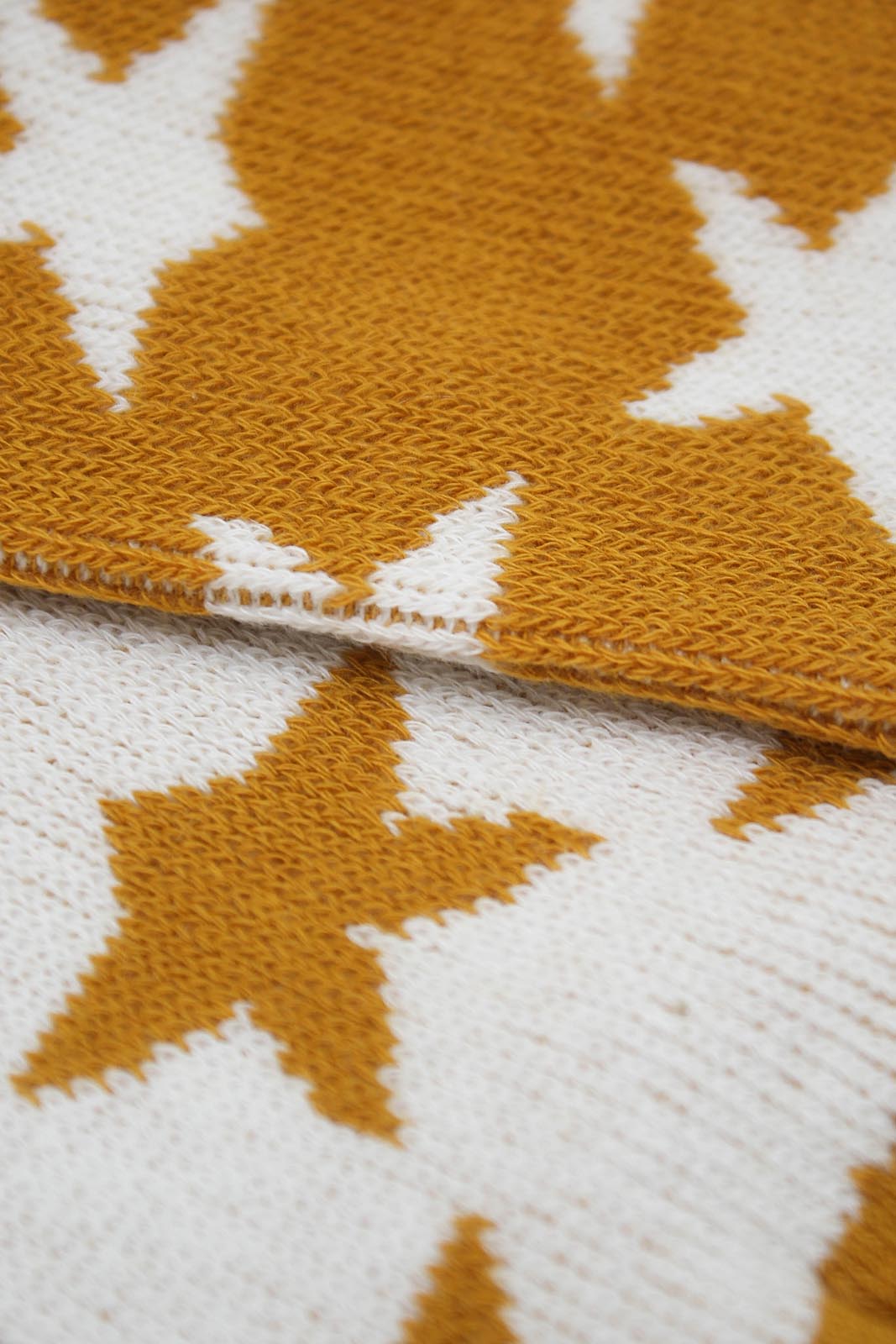 Mustard contrast stars socks_2