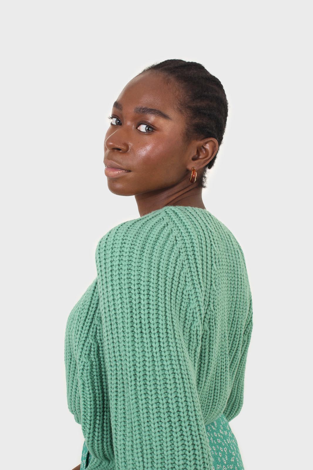 Green cross over balloon sleeve sweater_10