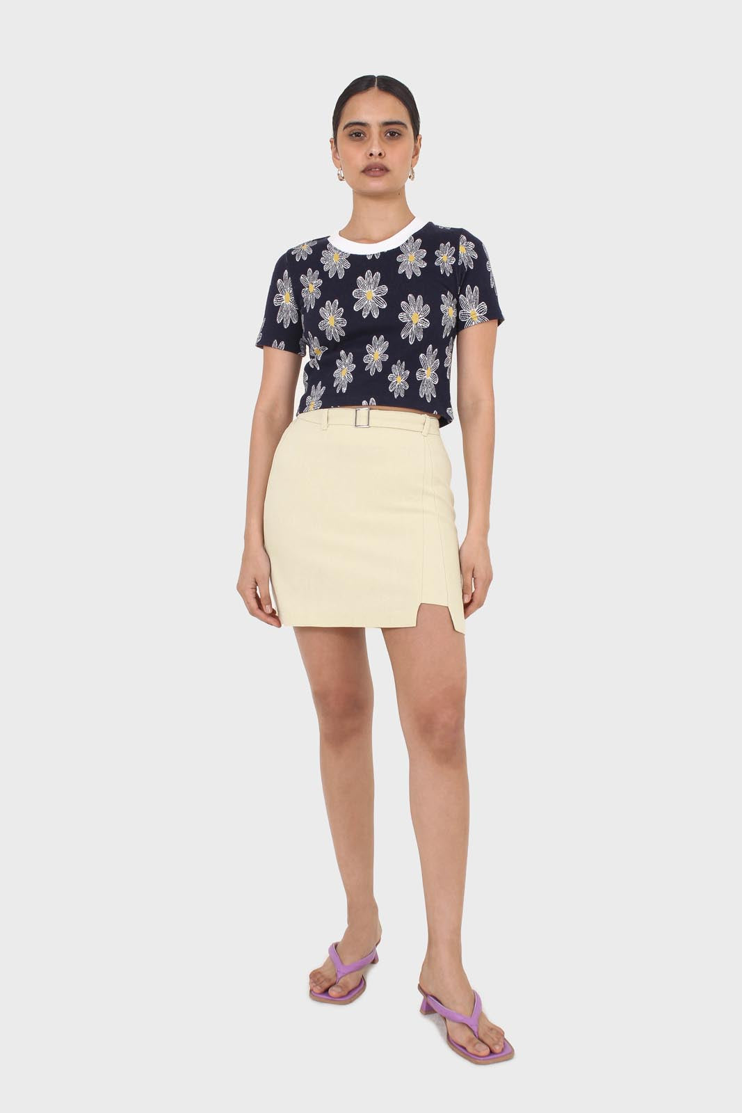 Black large daisy print cropped tee_4