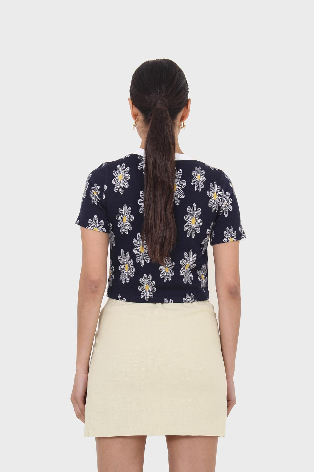 Black large daisy print cropped tee_3