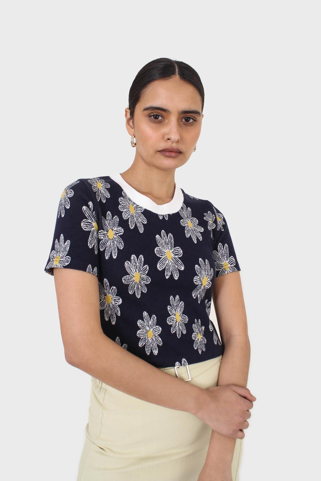 Black large daisy print cropped tee_7