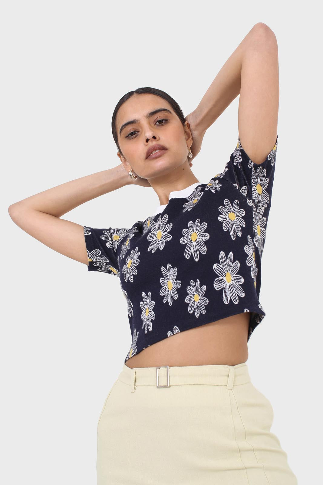 Black large daisy print cropped tee_8