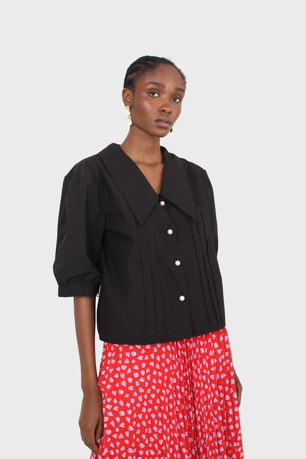 Black large collar pleated 3/4 sleeve pearl button blouse_15