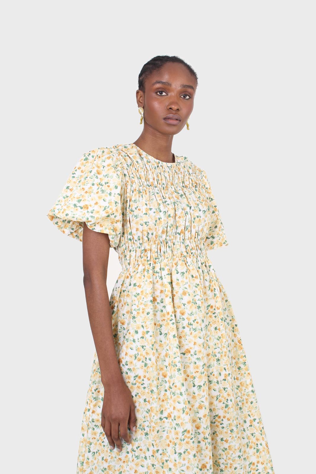 Ivory and orange tiny floral print ruched midi dress_5