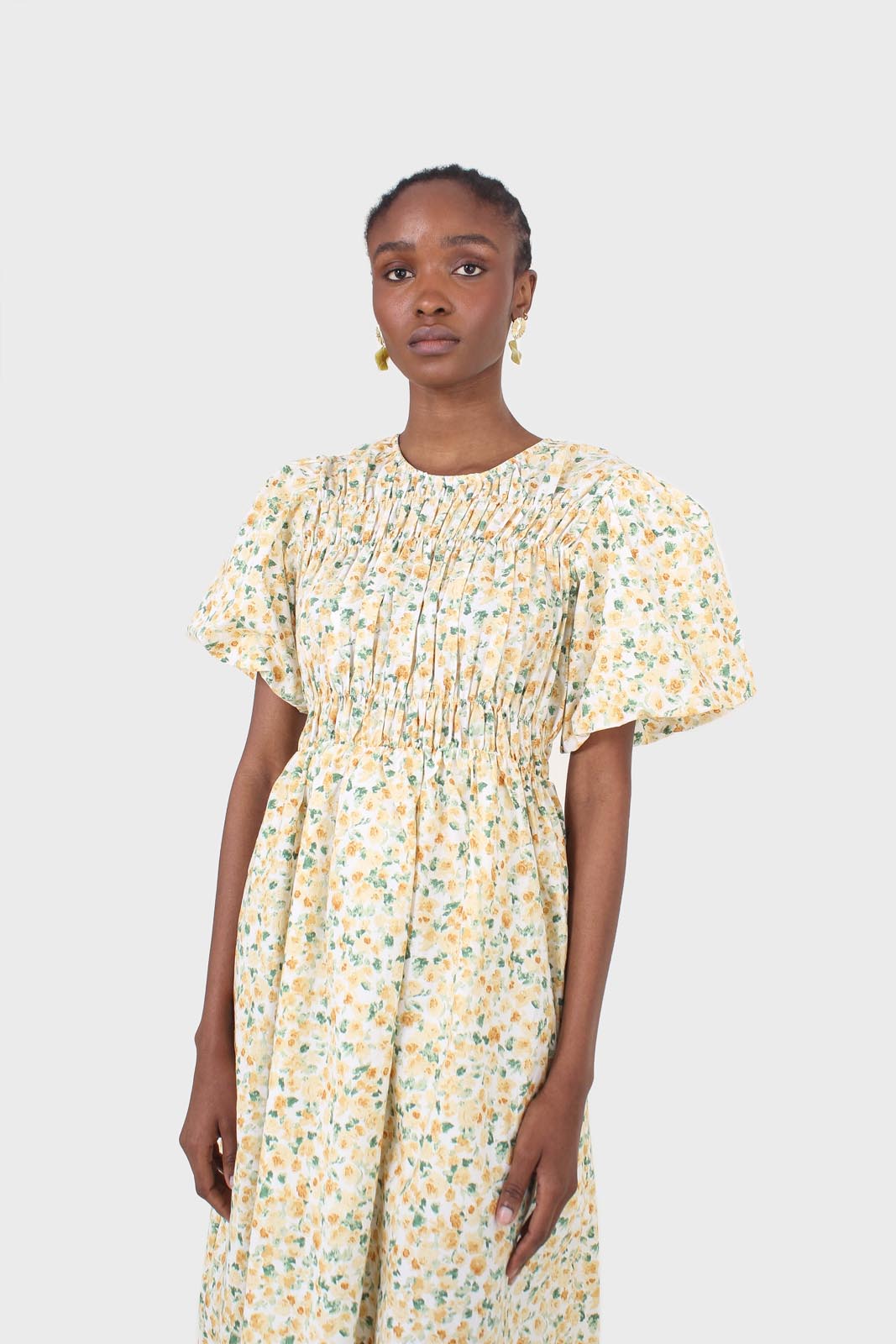 Ivory and orange tiny floral print ruched midi dress_10