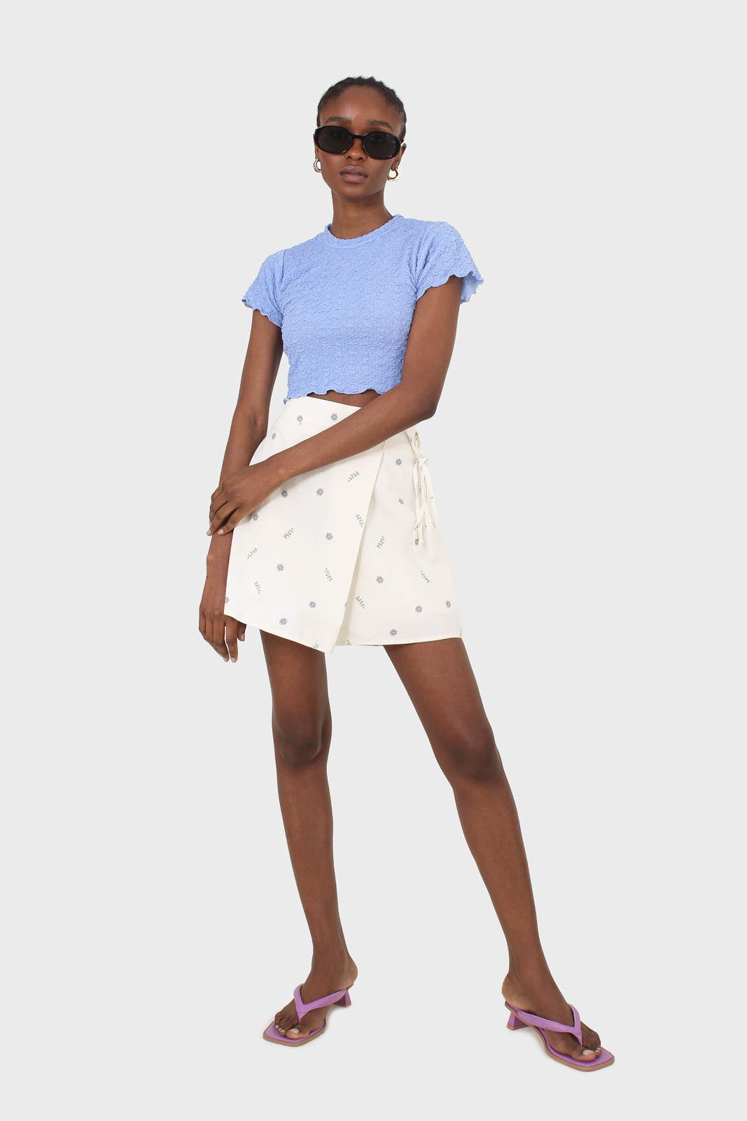 Ivory daisy print asymmetric tie skort_3