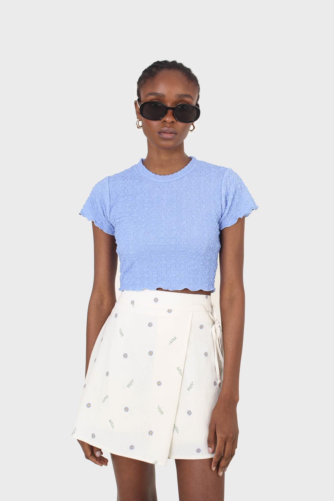 Ivory daisy print asymmetric tie skort_1