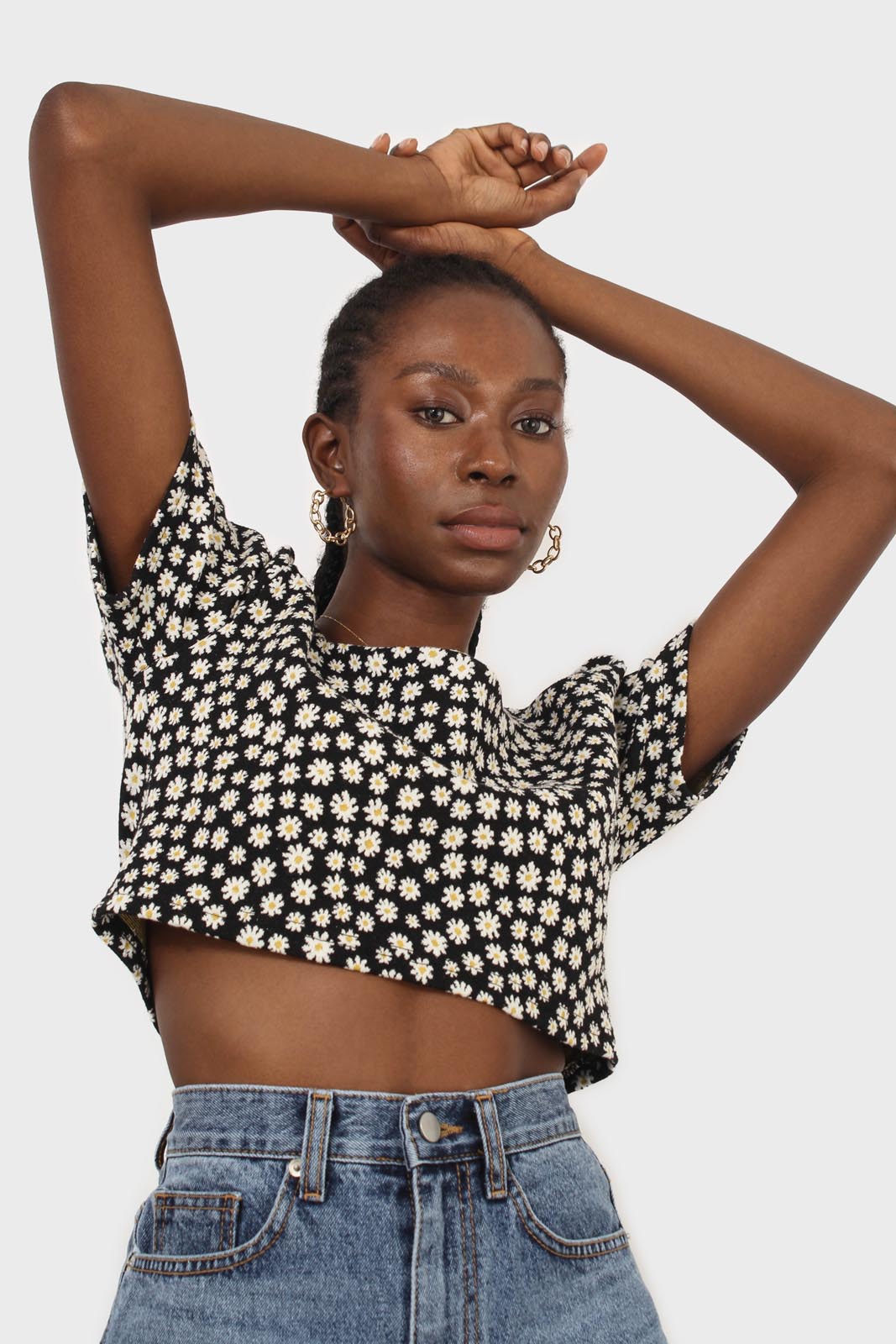 Black daisies square neckline puff sleeve cropped top_5