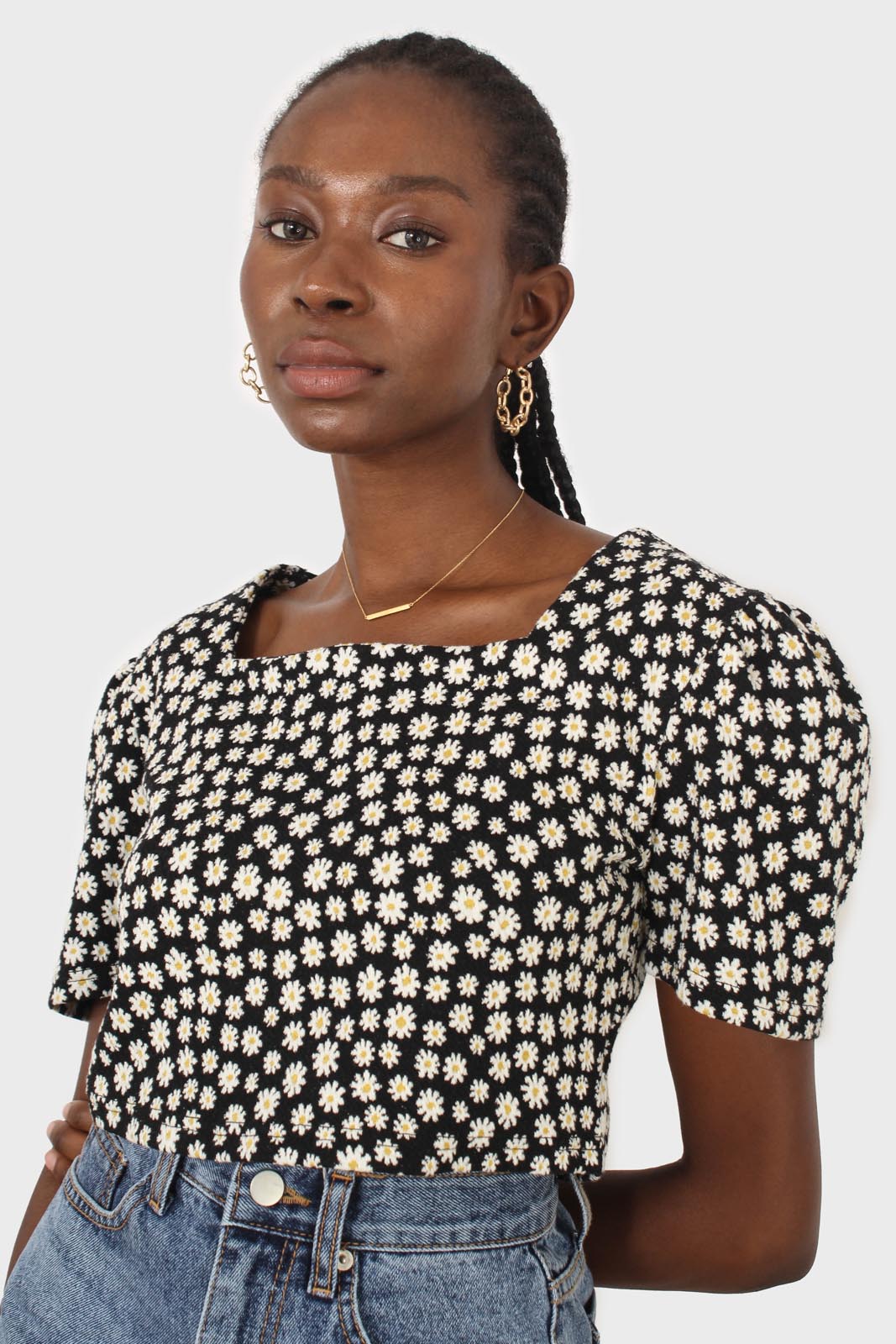 Black daisies square neckline puff sleeve cropped top_6