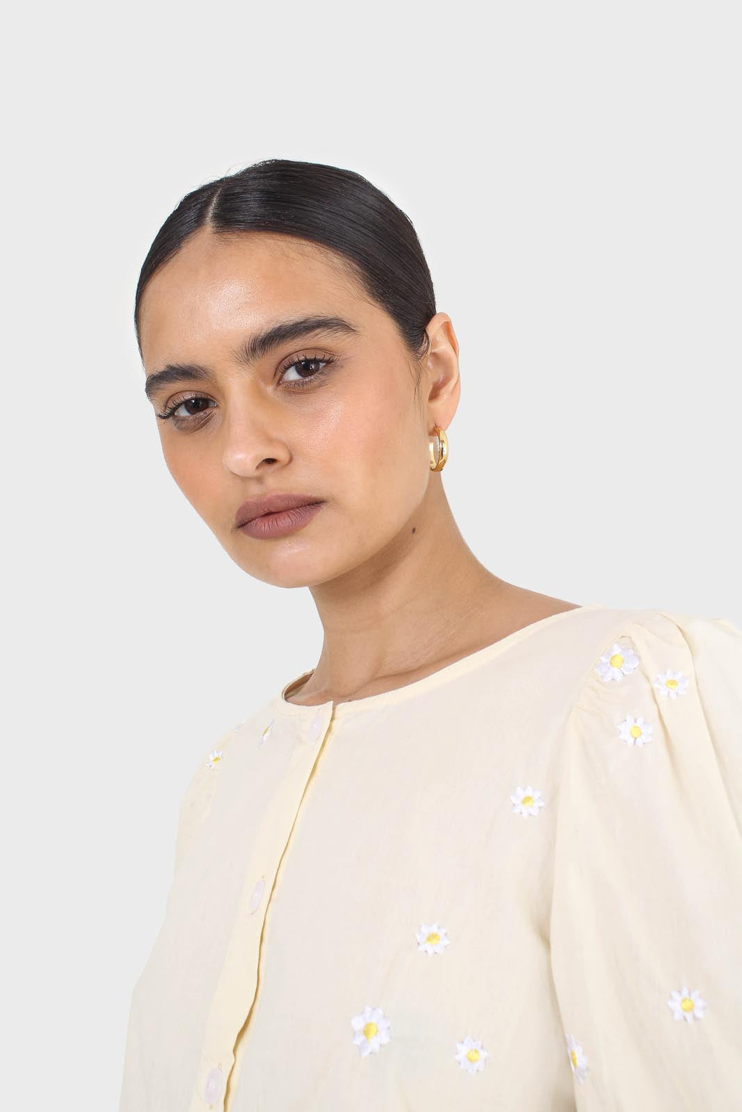 Yellow embroidered daisies peplum blouse_11