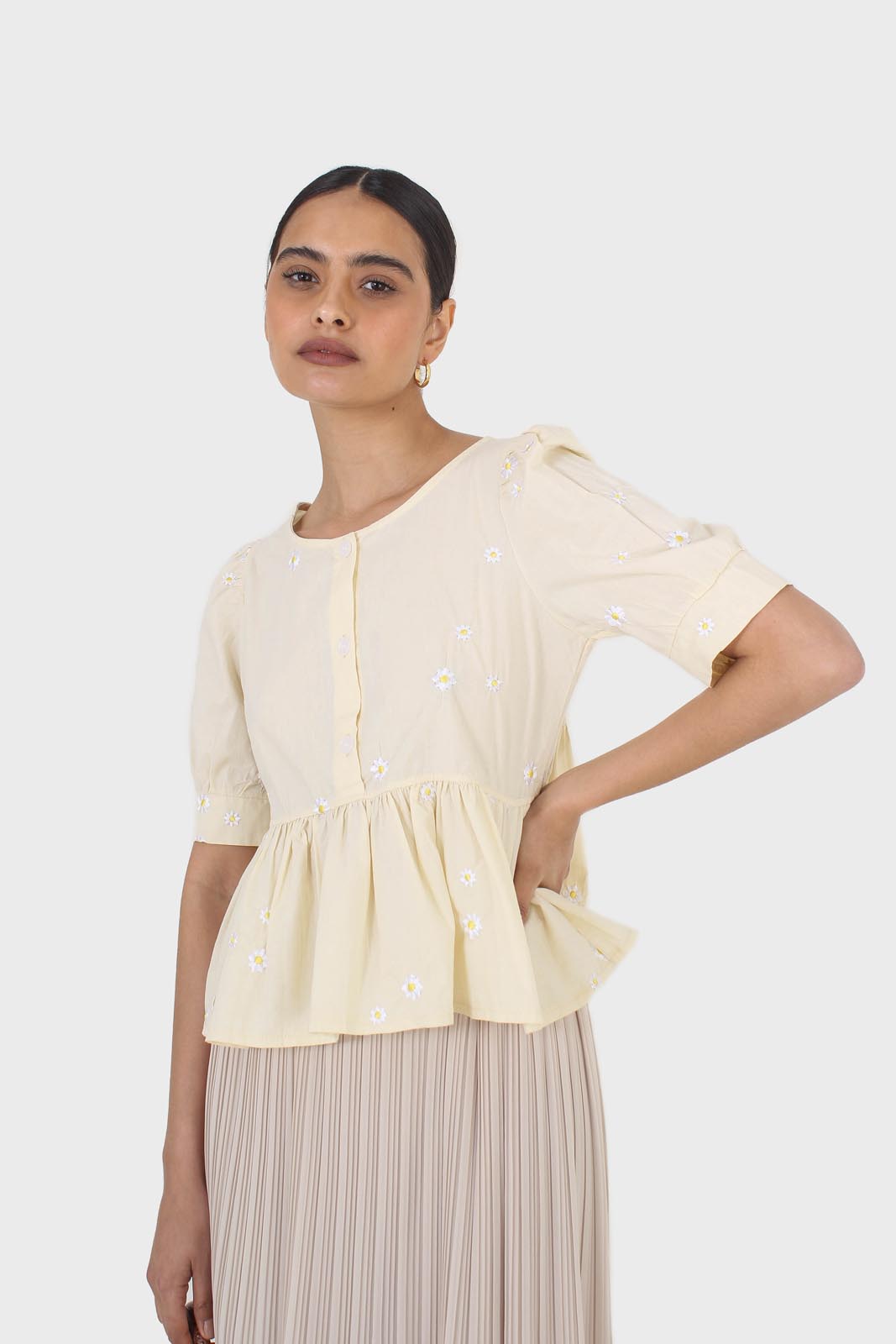 Yellow embroidered daisies peplum blouse_6