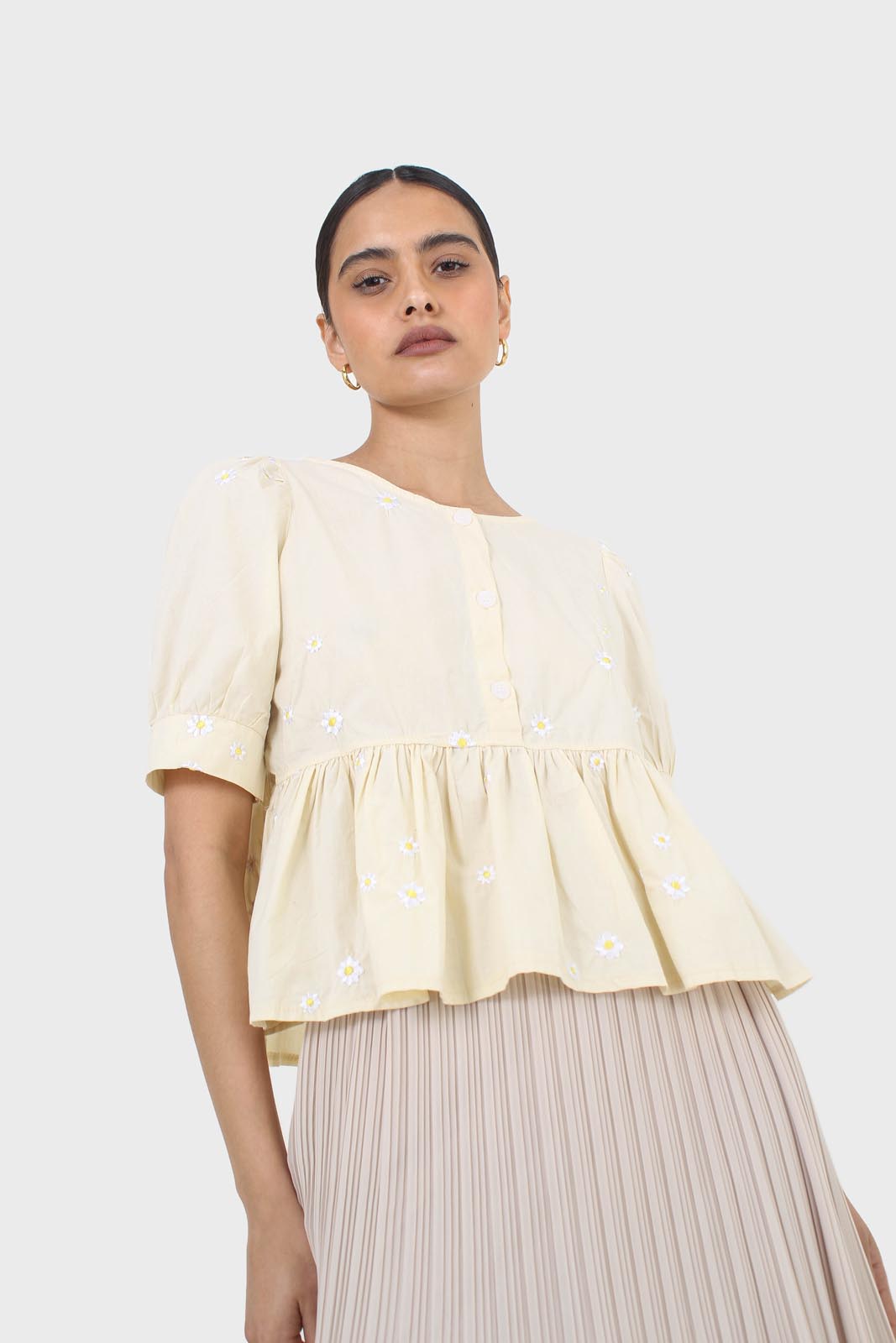 Yellow embroidered daisies peplum blouse_9