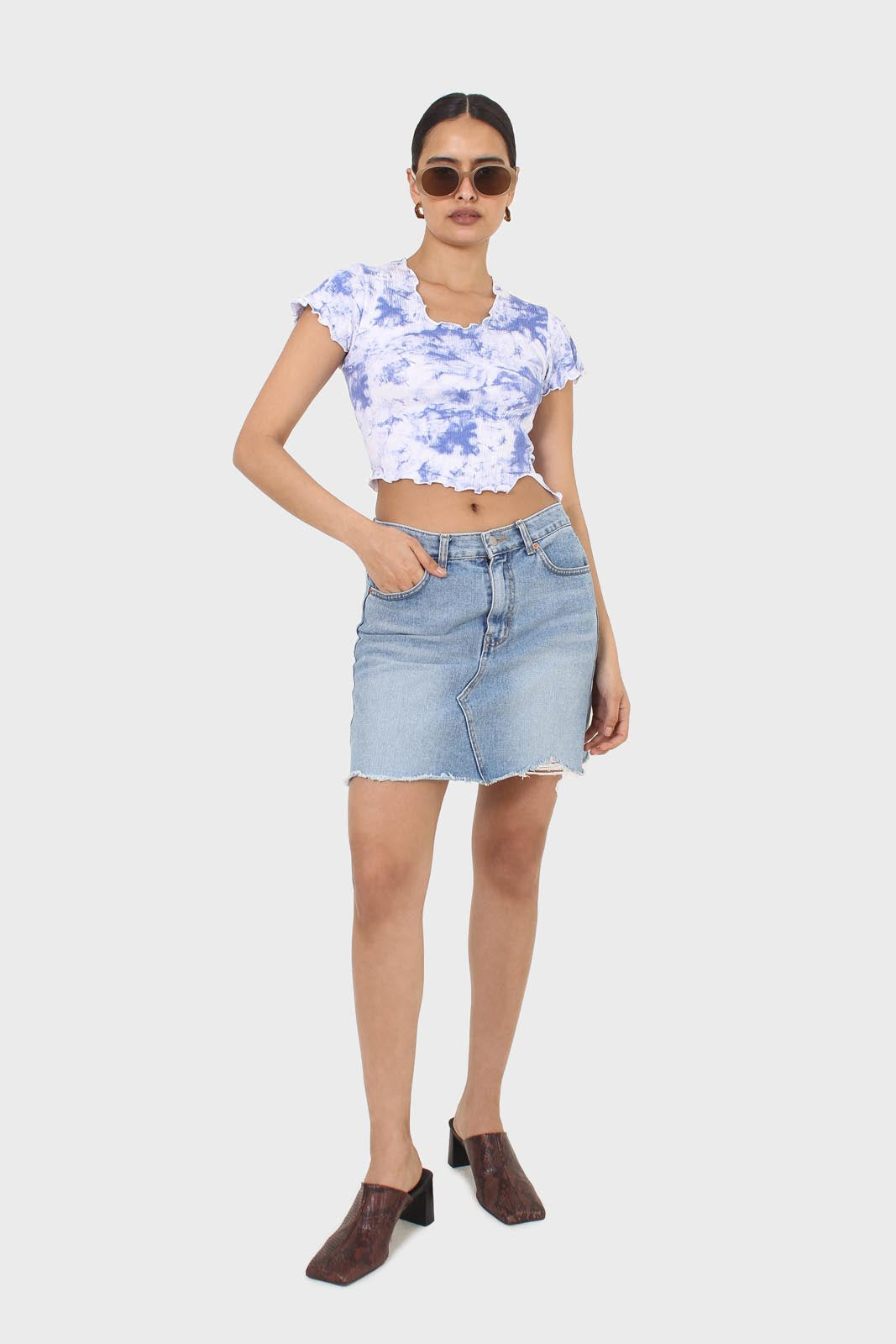 Blue and white tie dye lettuce hem short sleeved top_3