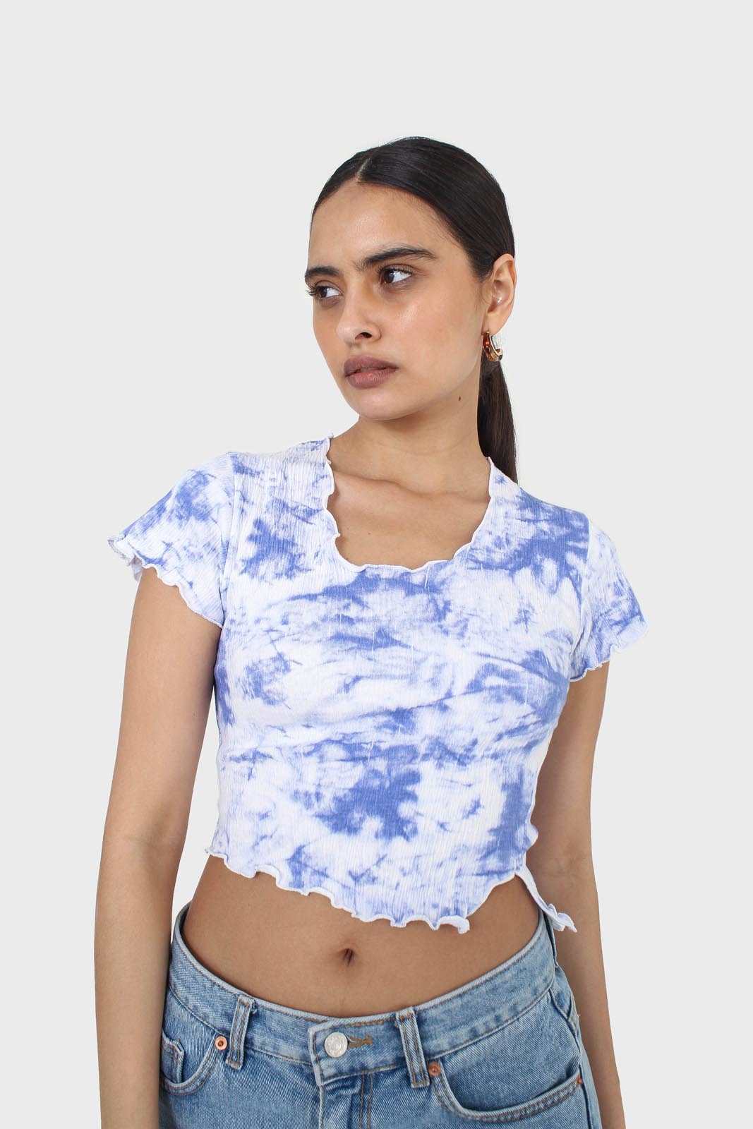 Blue and white tie dye lettuce hem short sleeved top_4
