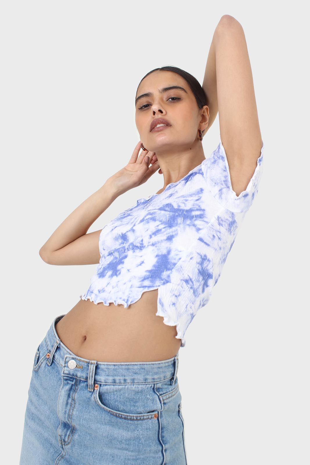 Blue and white tie dye lettuce hem short sleeved top_8