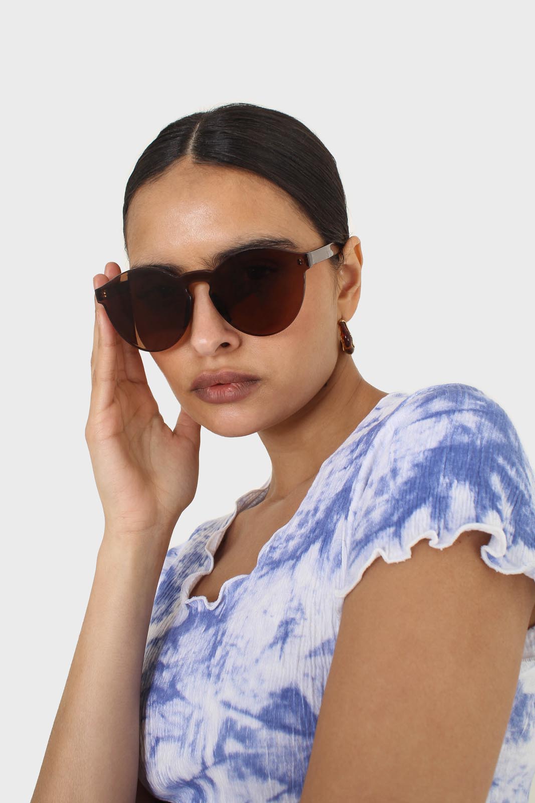 Blue and white tie dye lettuce hem short sleeved top_5