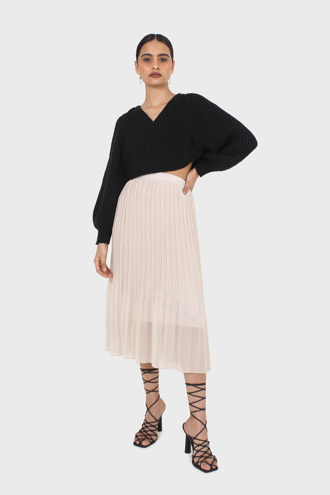 Black cross over balloon sleeve sweater_3