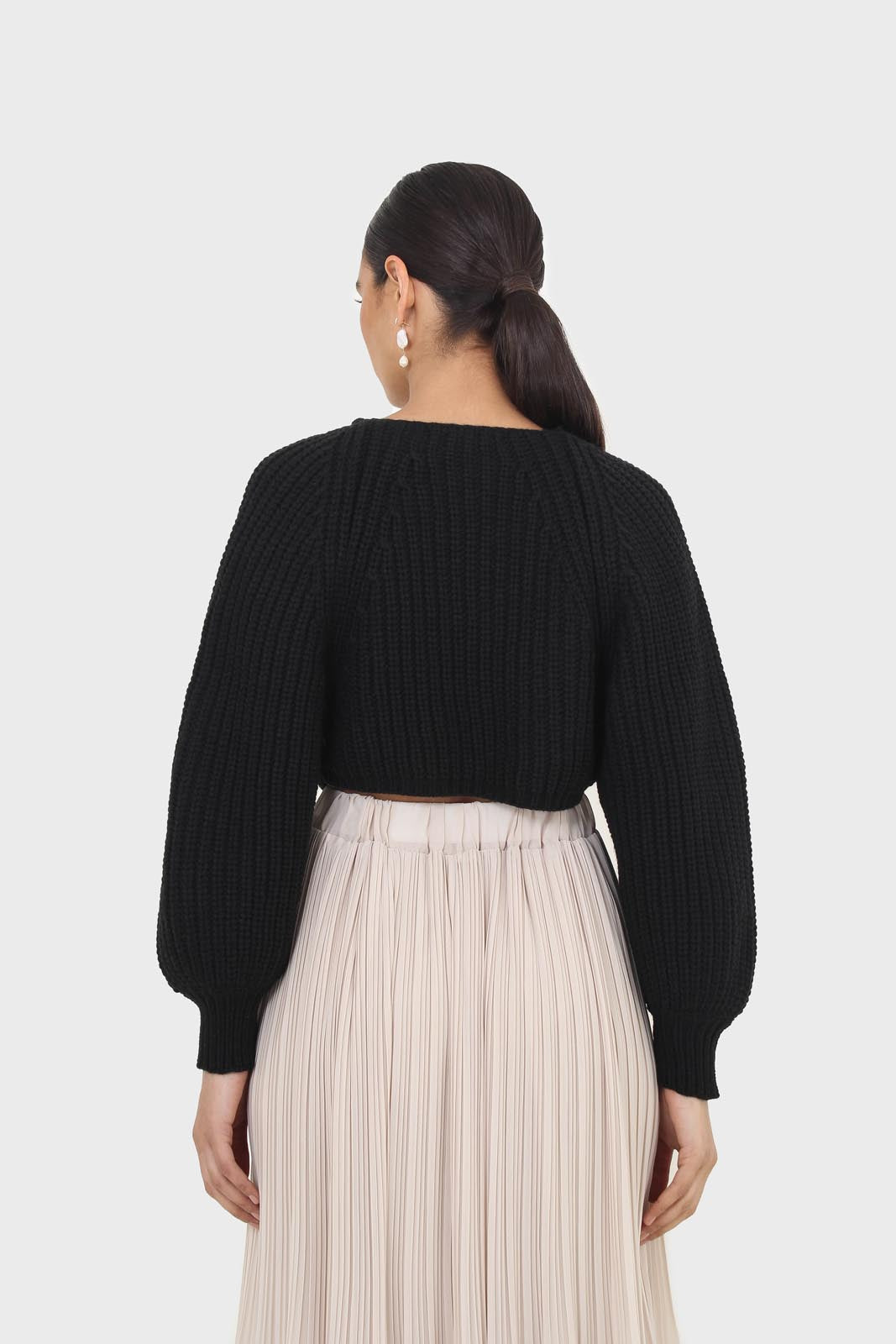 Black cross over balloon sleeve sweater_4