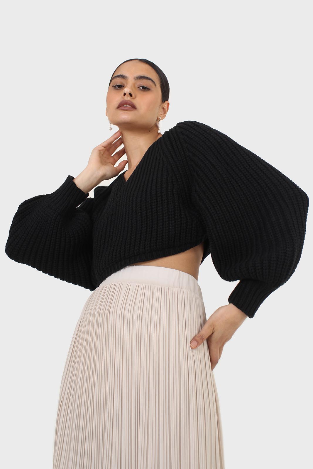 Black cross over balloon sleeve sweater_5