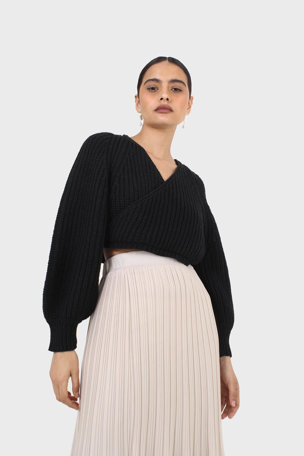 Black cross over balloon sleeve sweater_6