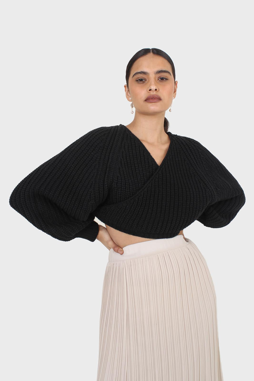 Black cross over balloon sleeve sweater_7