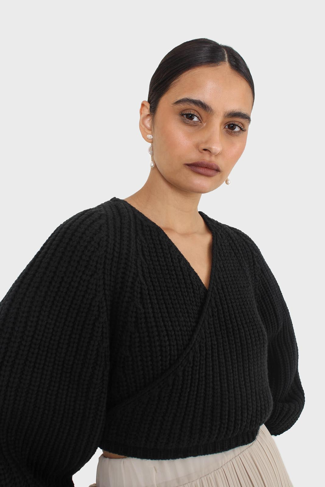 Black cross over balloon sleeve sweater_2