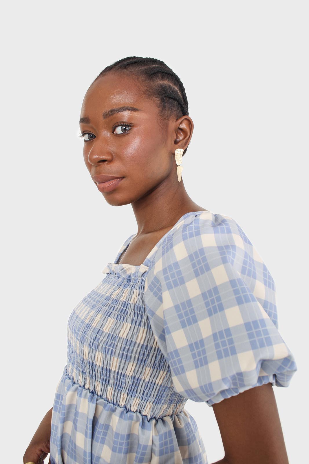 Blue and ivory checked shirred puff sleeved midi dress_5