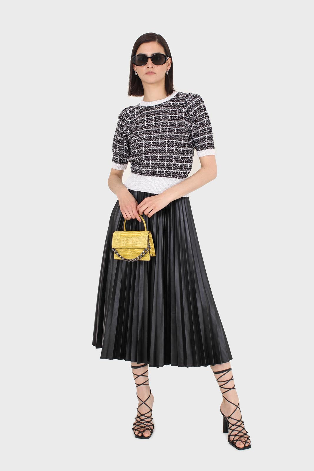 Black and ivory checked knitted puff sleeved top_3