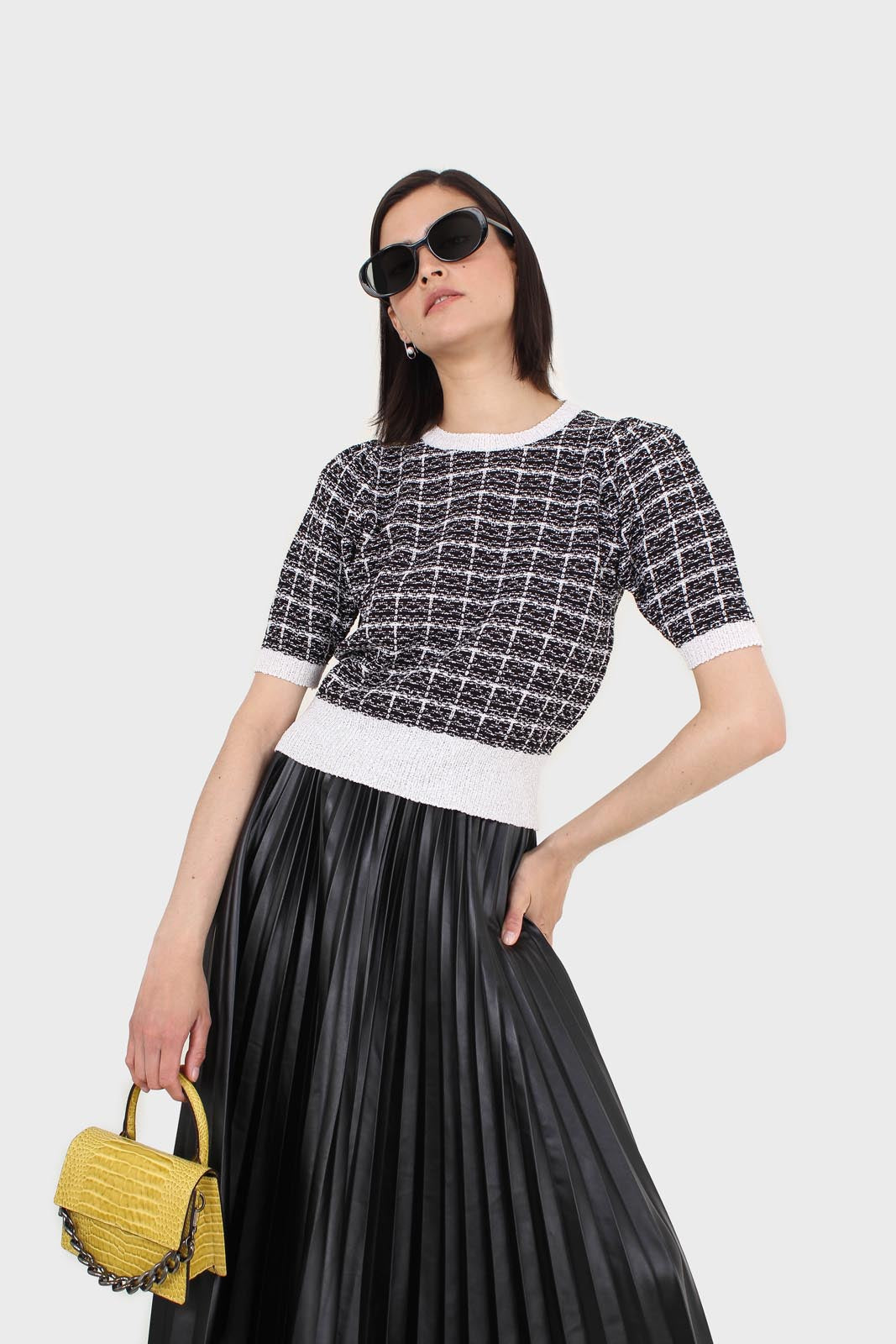 Black and ivory checked knitted puff sleeved top_5