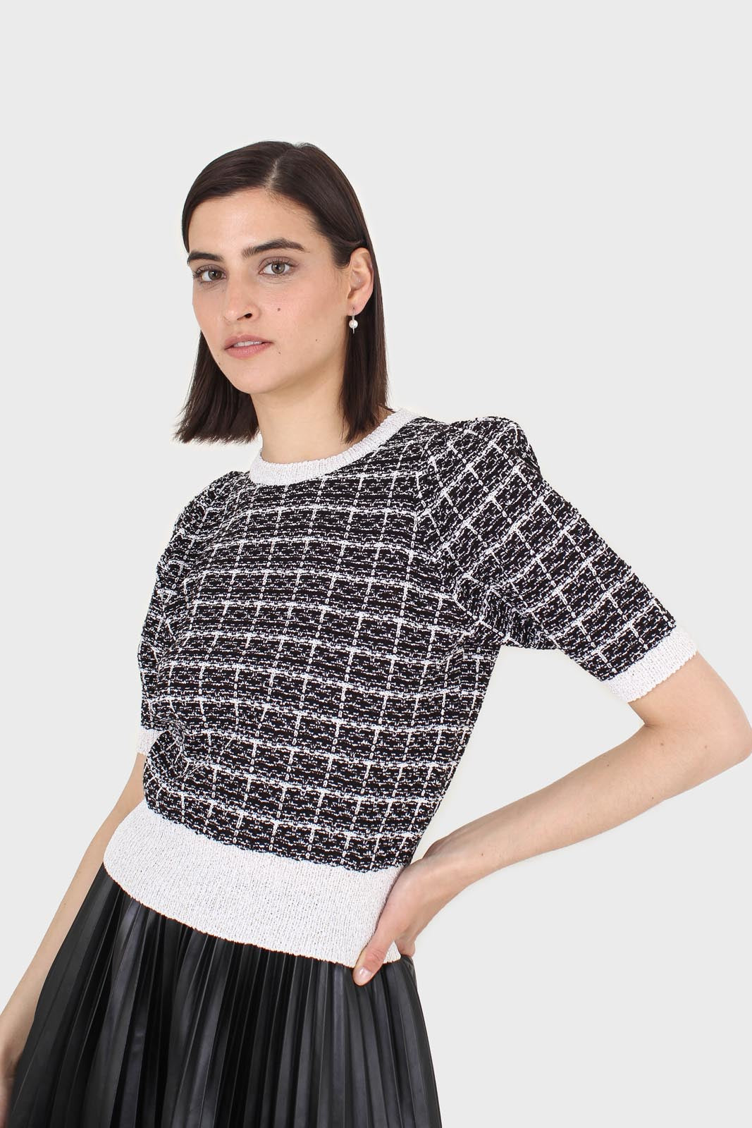 Black and ivory checked knitted puff sleeved top_8
