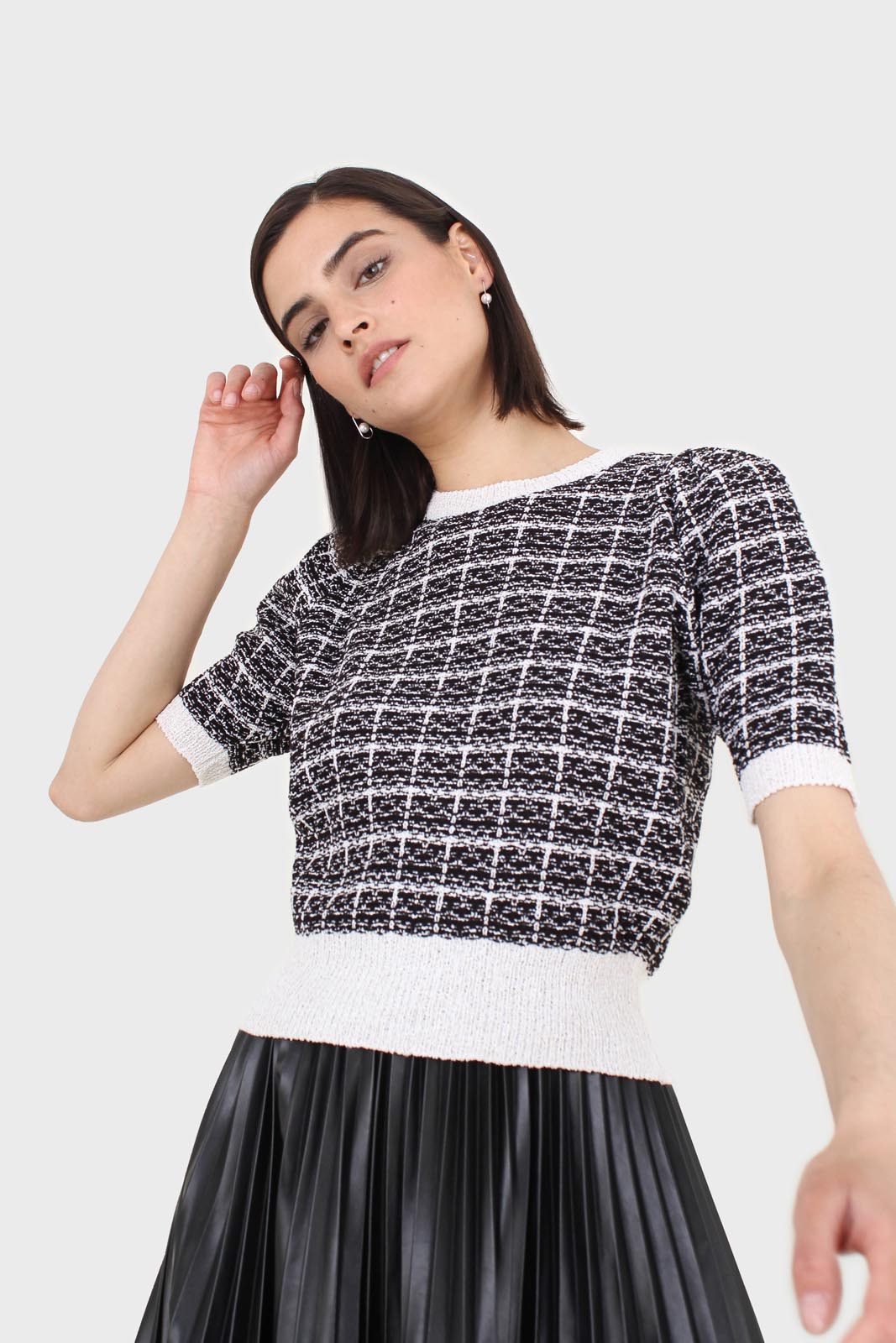 Black and ivory checked knitted puff sleeved top_6