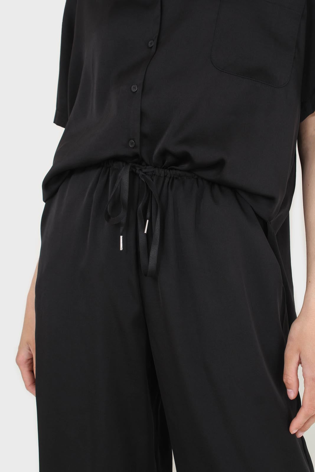 Black satin loose fit trousers_7